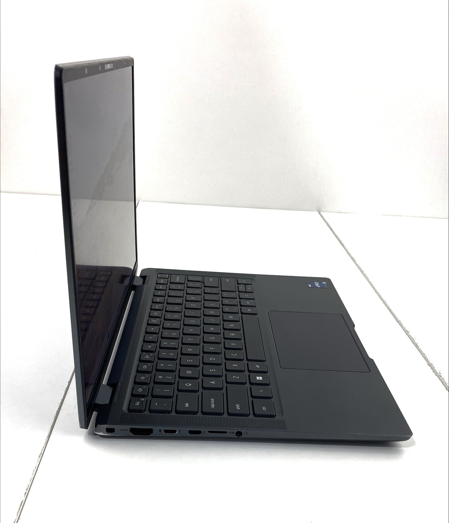 Dell Latitude 9430 Core i7 12th Gen 1.80GHz 1265U 4.80 GHz 16GB 250GB SSD B