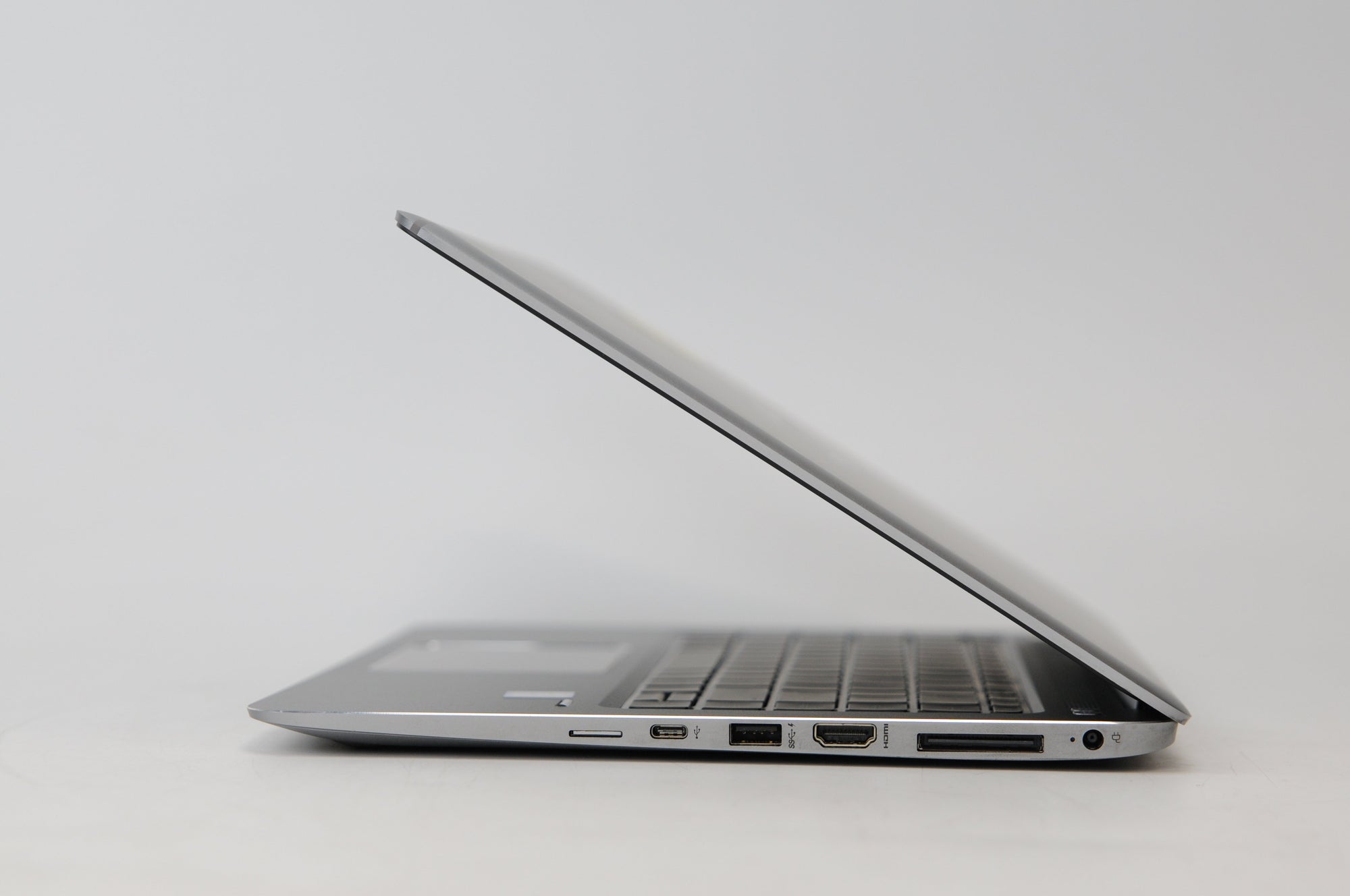HP EliteBook Folio 1040 G3 Core i5 6th Gen 2.40GHz 6300U 2.4 GHz 8GB 250GB SSD B