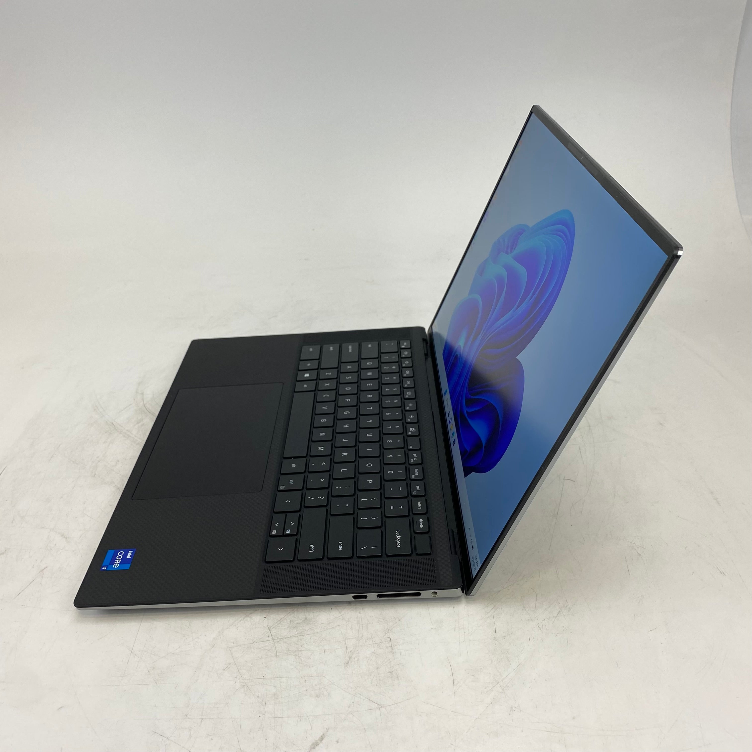 Dell Precision 5560 15" Touchscreen Core i7 11th Gen 2.50GHz 11850H 2.50GHz 32GB RAM 500GB SSD Windows 11 Pro