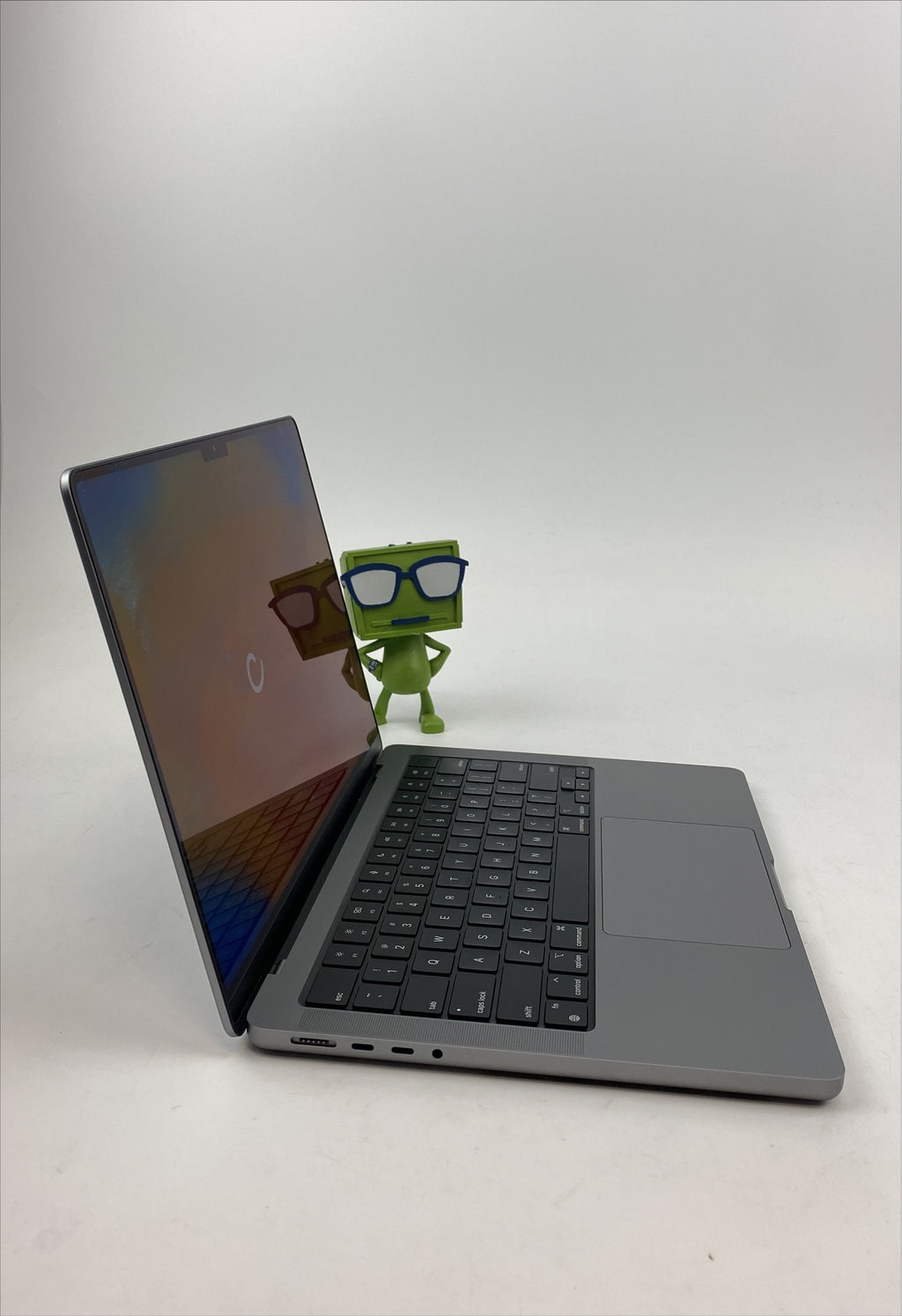 A2485 EMC 3651 (2021) M1 PRO 1st Gen 3.2GHz 3.20GHz 16GB 1TB eMMC B
