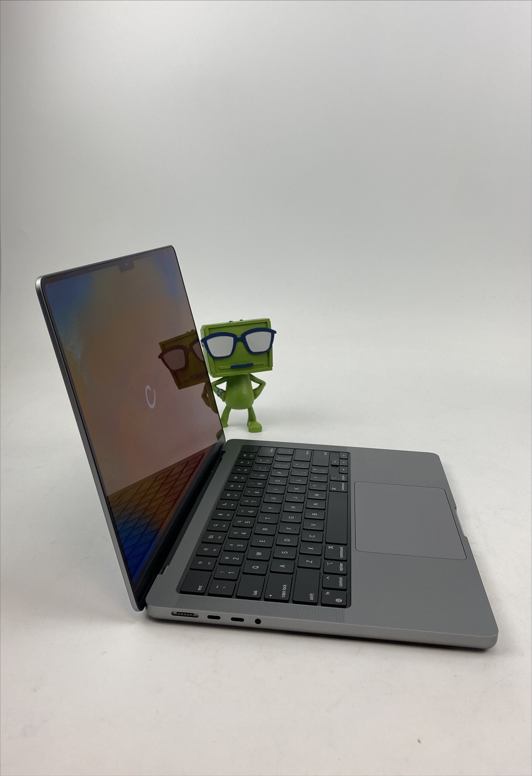 A2485 EMC 3651 (2021) M1 PRO 1st Gen 3.2GHz 3.20GHz 16GB 1TB eMMC B