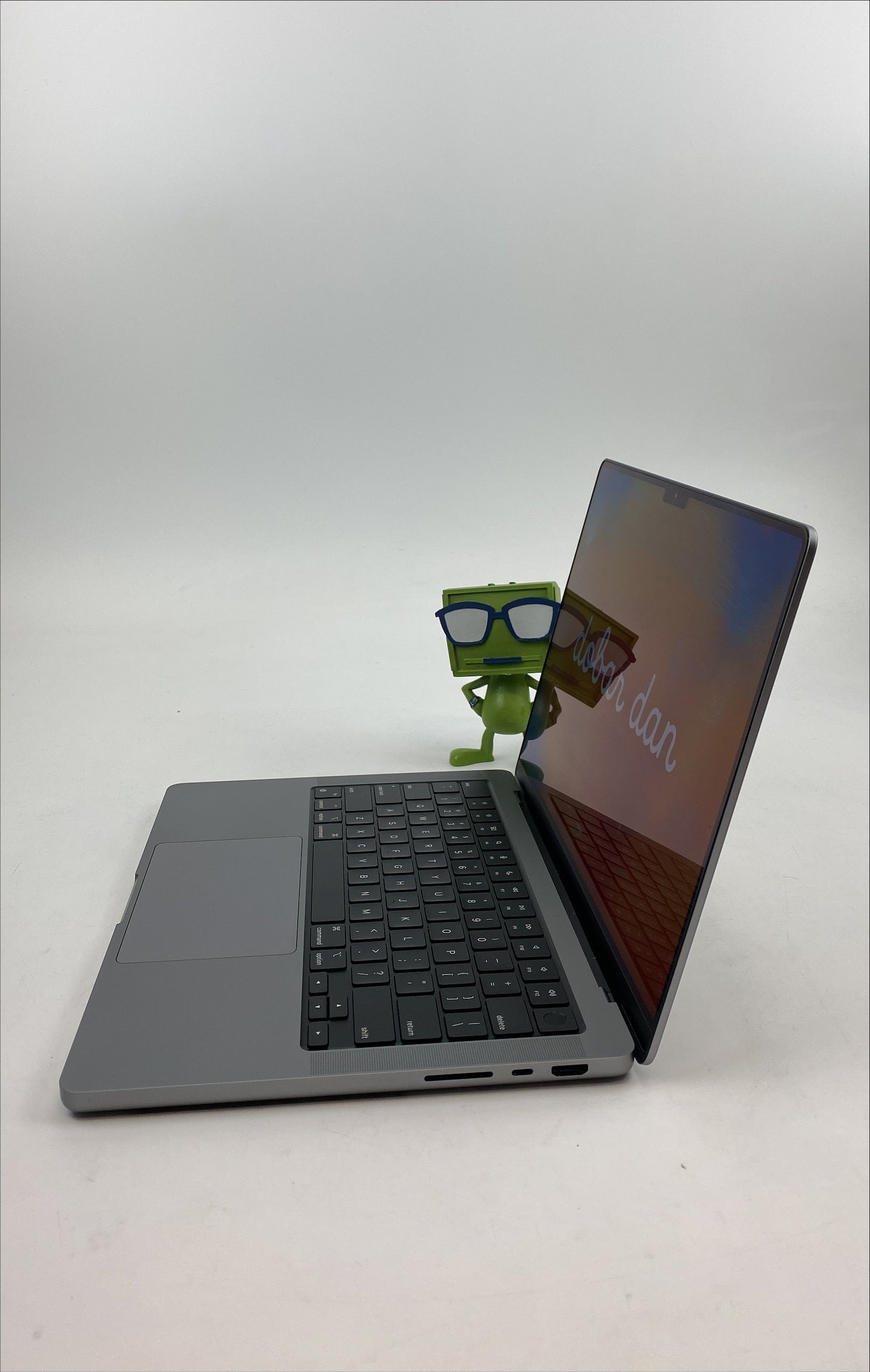 A2485 EMC 3651 (2021) M1 PRO 1st Gen 3.2GHz 3.20GHz 16GB 1TB eMMC B