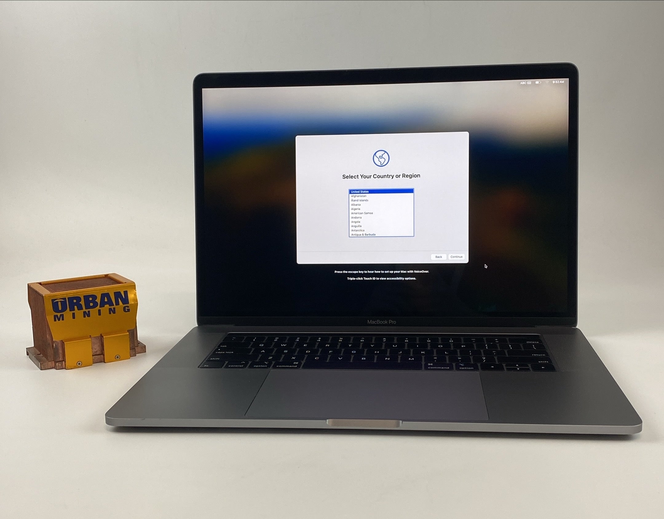 Apple MacBook Pro A1990 (2018) Core i7 8th Gen 8850H 2.6 GHz 16GB