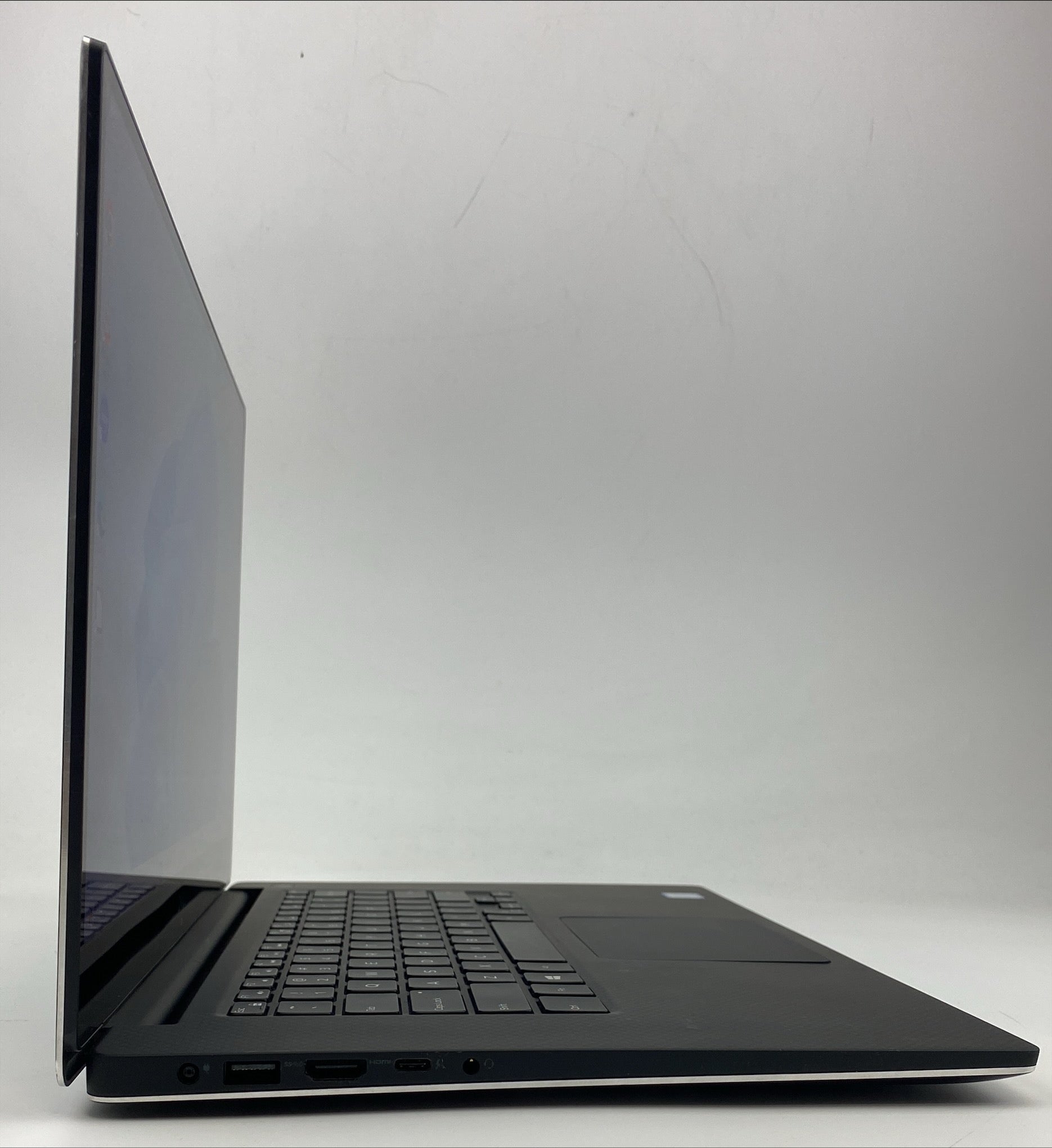 Dell Precision 5530 Xeon E-2176M 64GB RAM 1TB SSD Windows 11 Pro High-Power Workstation