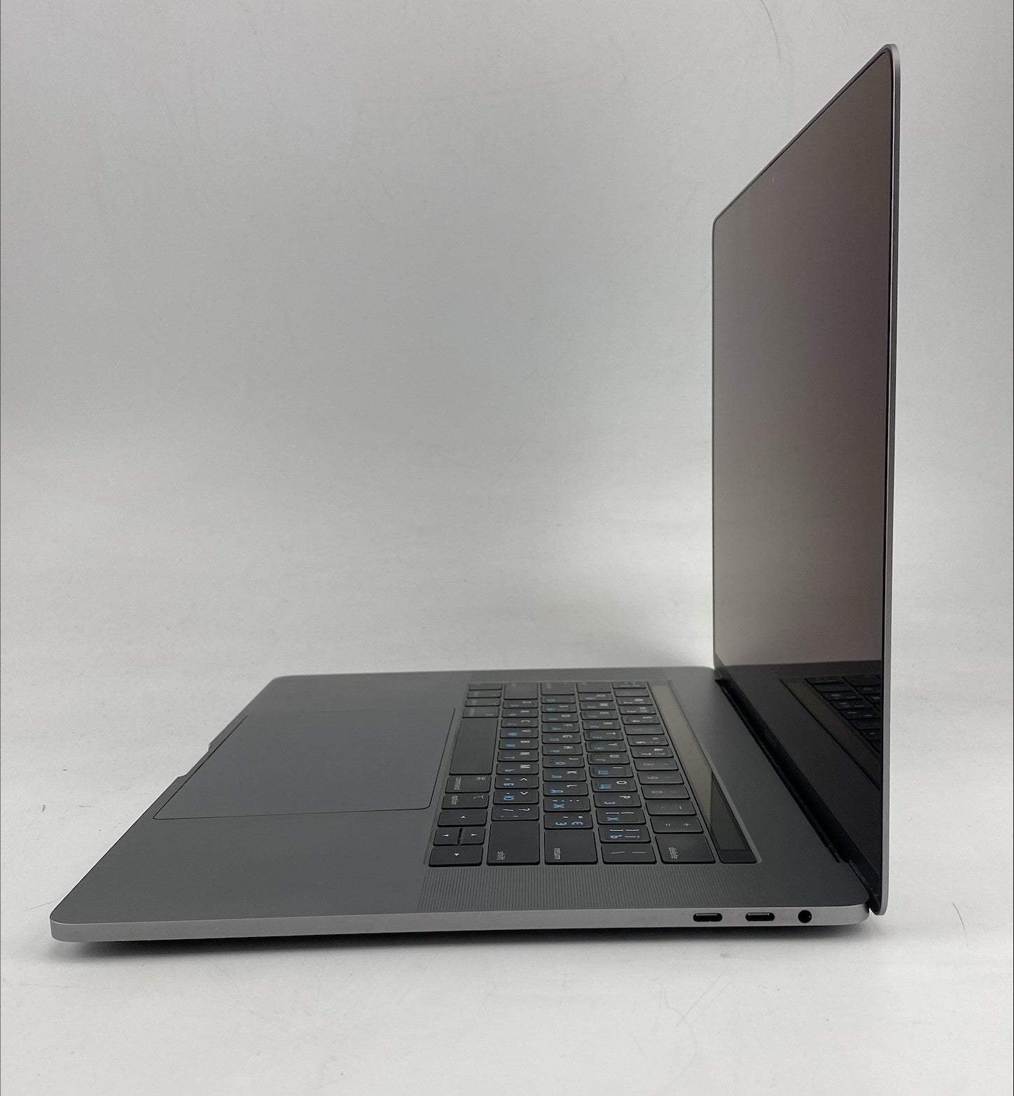 MacBook本体 MACBOOK Pro A1990 EMC 3215 Apple MacBook Pro 15