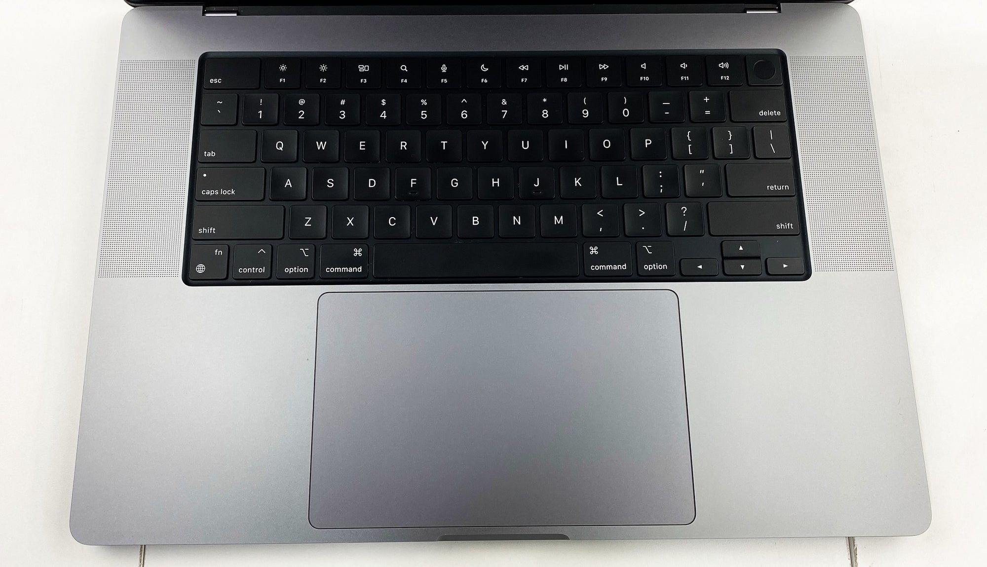 MacBook Pro A2485 EMC 3651 (2021) M1 PRO 1st Gen 3.2GHz 3.20GHz 16GB 1TB eMMC B