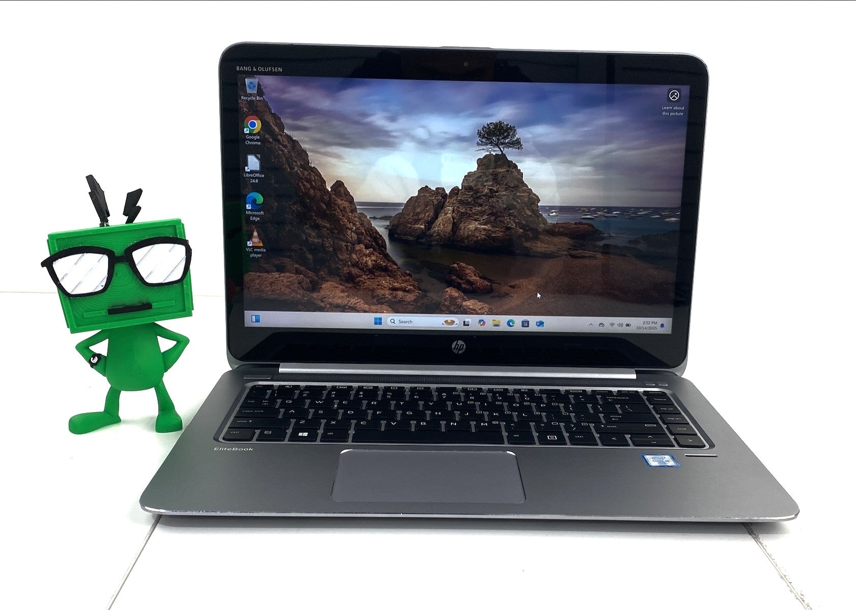 HP EliteBook Folio 1040 G3 Touch Screen Core i5 6th Gen 2.40GHz 6300U 2.4 GHz 8GB 120GB SSD B