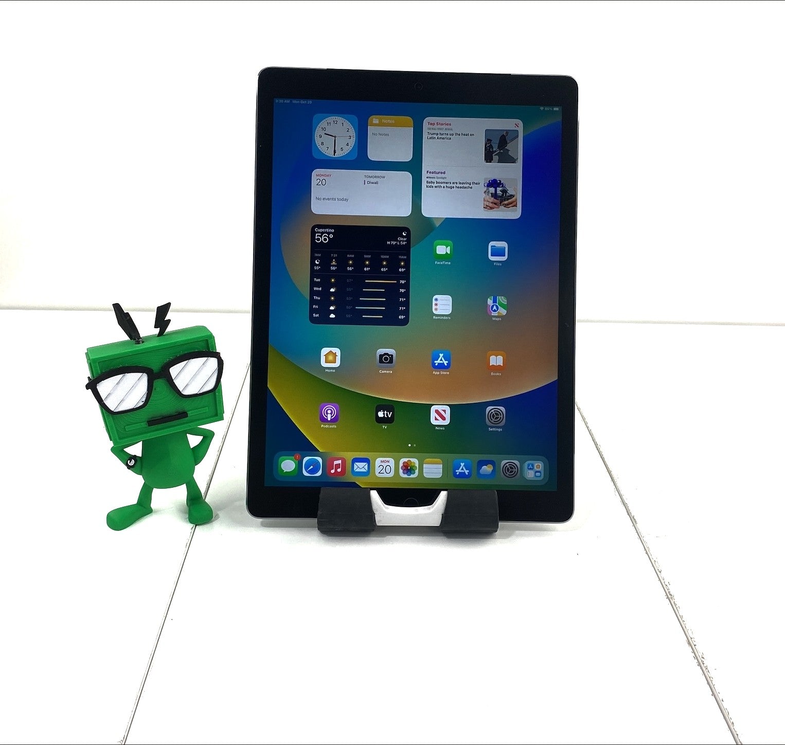 Apple iPad Pro (12.9-inch) 2015 A1652 12.9" 4G 128GB Bluetooth, Wi-Fi, Cellular AT&T CDMA/GSM Silver B