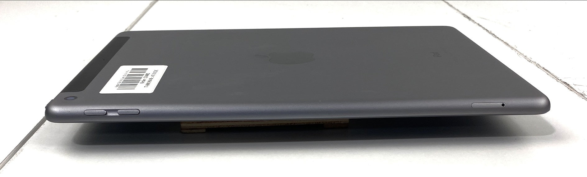 Apple iPad (6th Gen) 2018 A1954 9.7" Dual Band (2.4GHz and 5GHz) 32GB Bluetooth, Wi-Fi, Cellular Not Applicable None Not Applicable Silver B