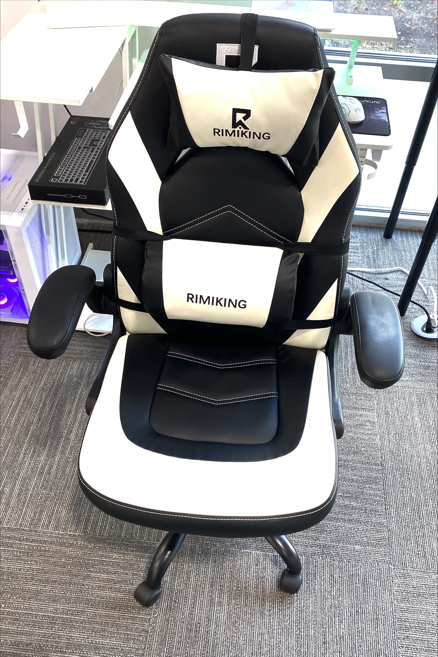 Custom Gaming Build Intel Core i7-13700 13th Gen 2.10 GHz 32GB DDR4 RAM 1TB SSD 4TB HHD Windows 11 Pro.If you prefer to purchase only the gaming PC and not the table and chair, the price will be $1000.