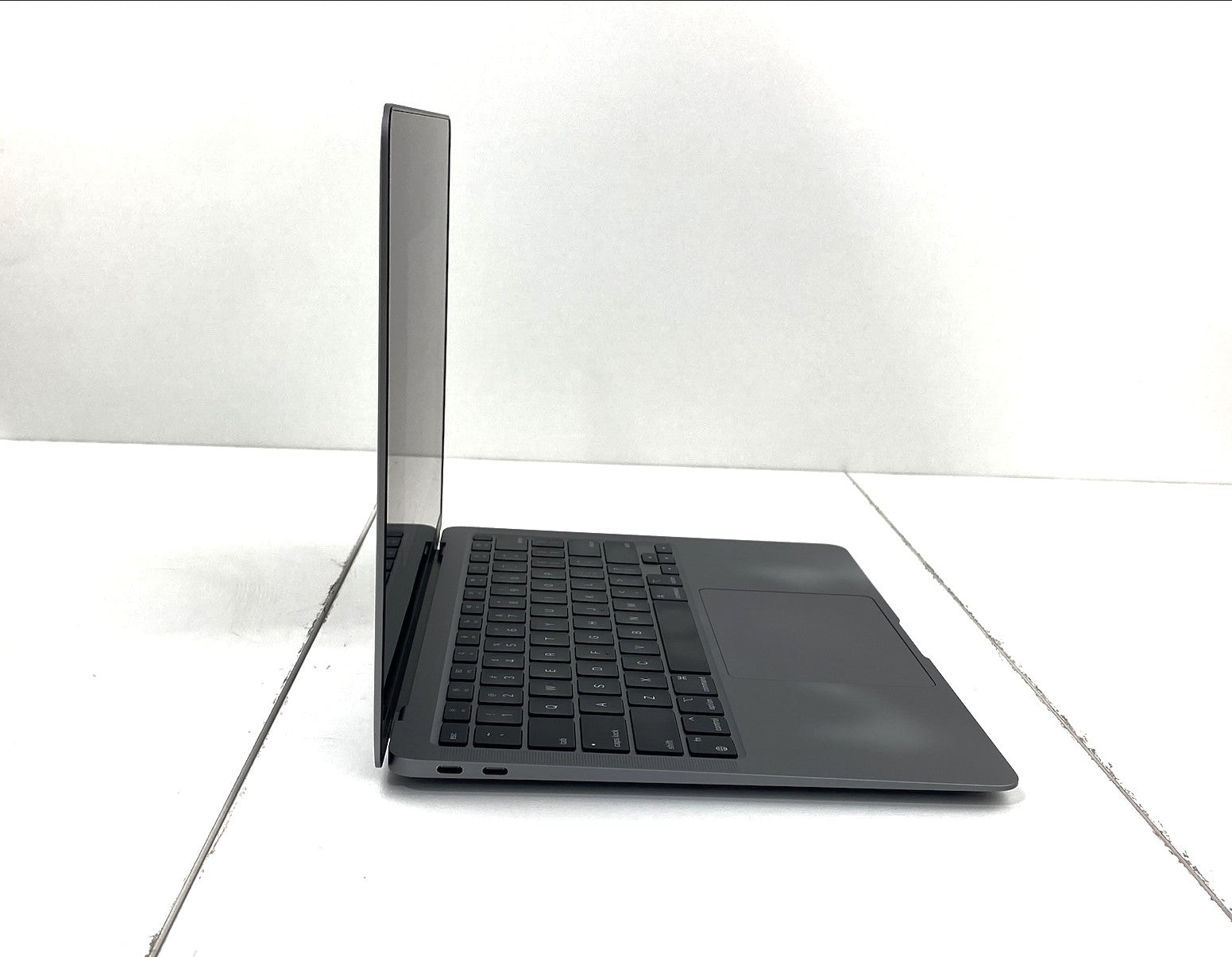 Apple MacBook Air A2337 EMC 3598 (2020) M1 3.20GHz 3.20GHz 16GB 250GB eMMC B