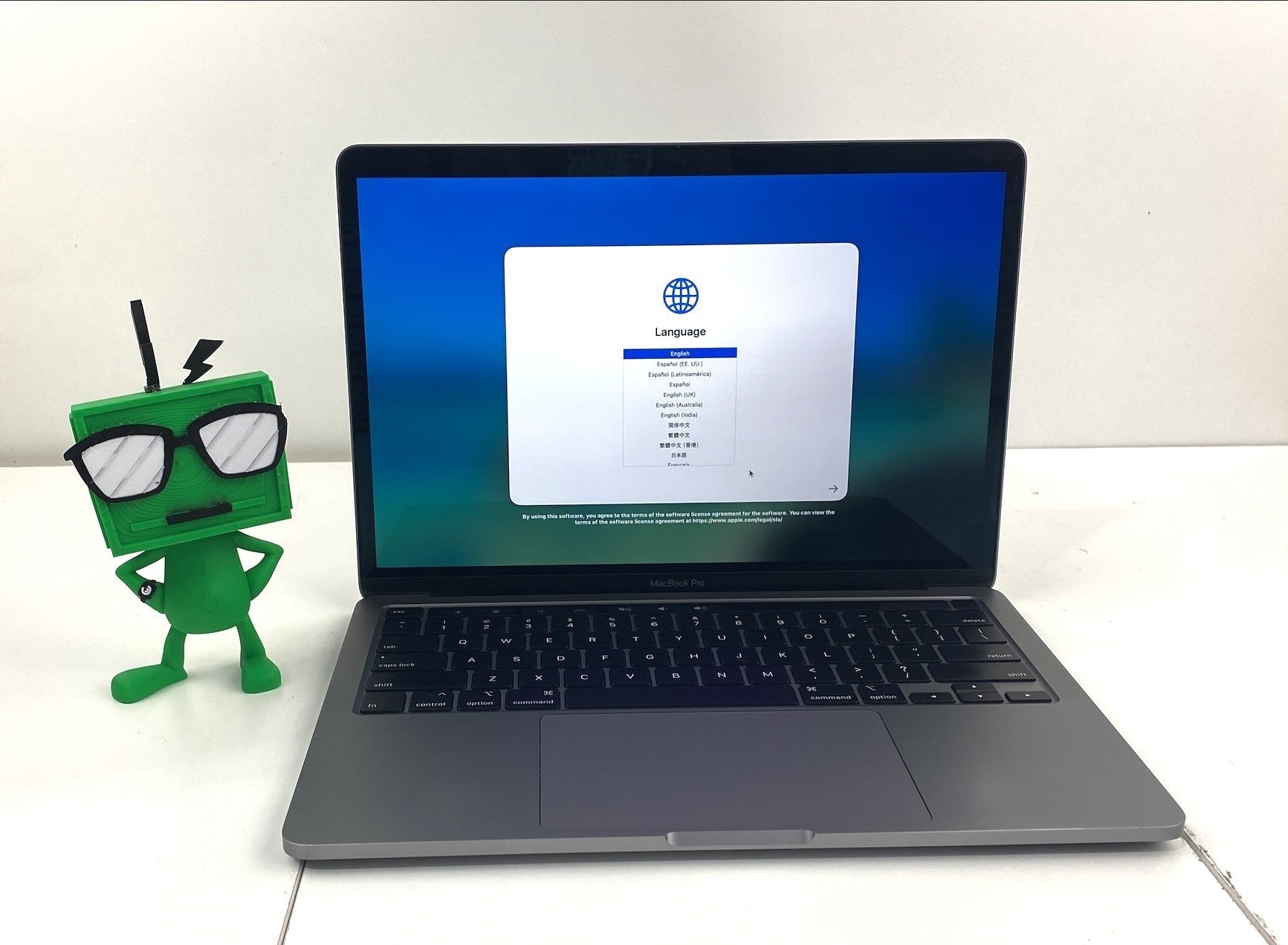 Apple MacBook Pro A2338 EMC 3578 (2020) M1 3.20GHz 3.20GHz 16GB 500GB eMMC B