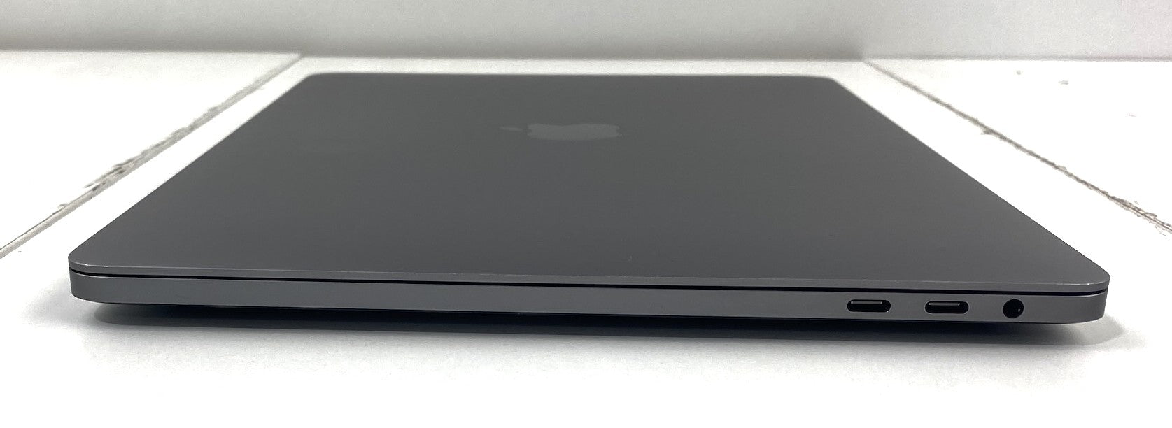 Apple MacBook Pro A2338 EMC 3578 (2020) M1 3.20GHz 3.20GHz 16GB 500GB eMMC B