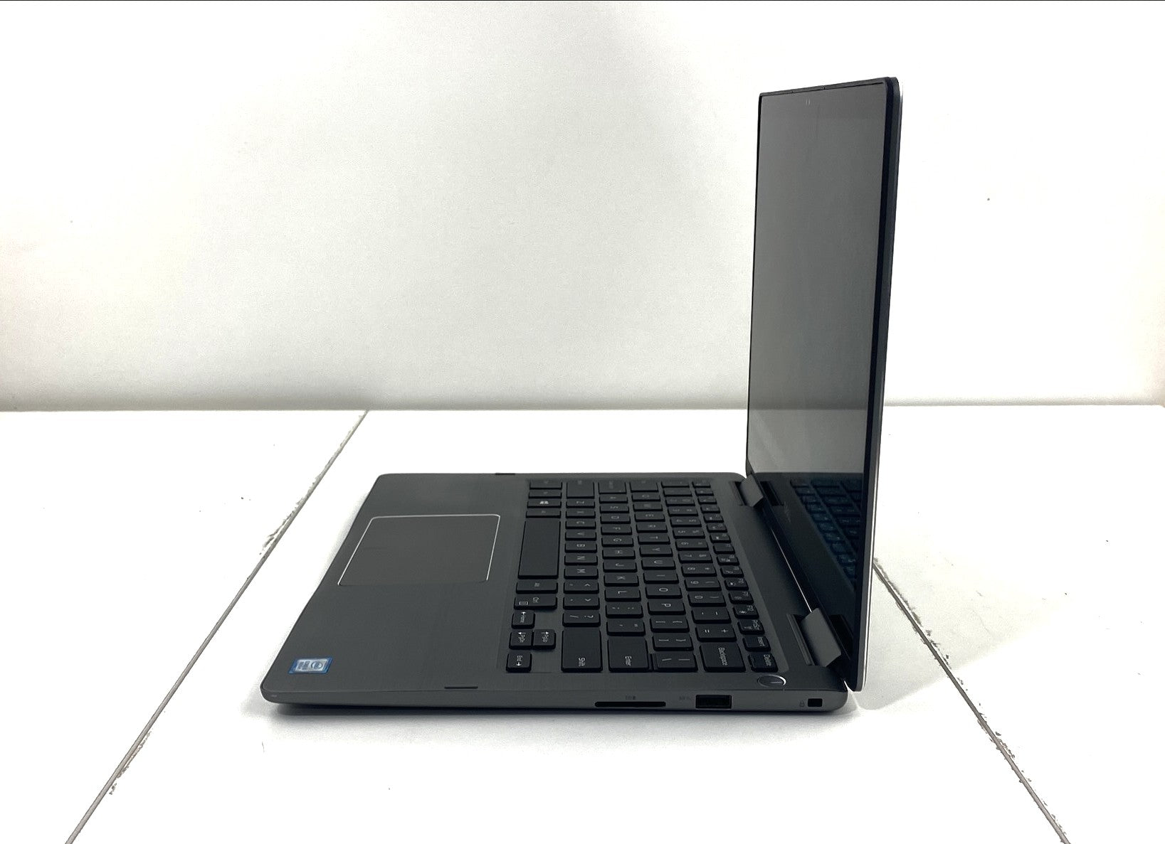 Dell Inspiron 7373 2-in-1 Touch Screen Core i5 8th Gen 1.60GHz 8250U 1.6 GHz 8GB 250GB SSD B