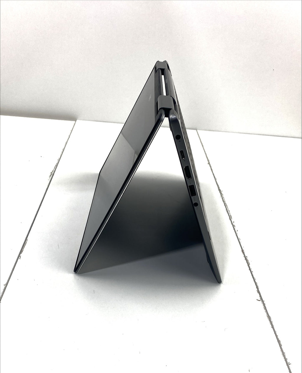 Dell Inspiron 7373 2-in-1 Touch Screen Core i5 8th Gen 1.60GHz 8250U 1.6 GHz 8GB 250GB SSD B